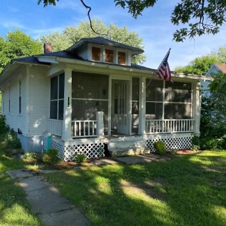 Lovely 2 Bedroom Cottage Just Off Orange Lake! Newburgh Exterior foto